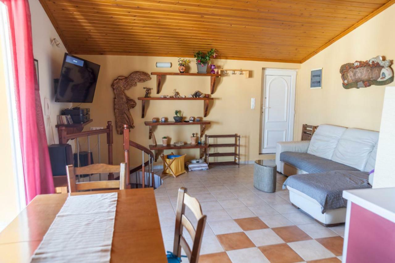Apartamento Attic Anemoessa Alejandrópolis Exterior foto
